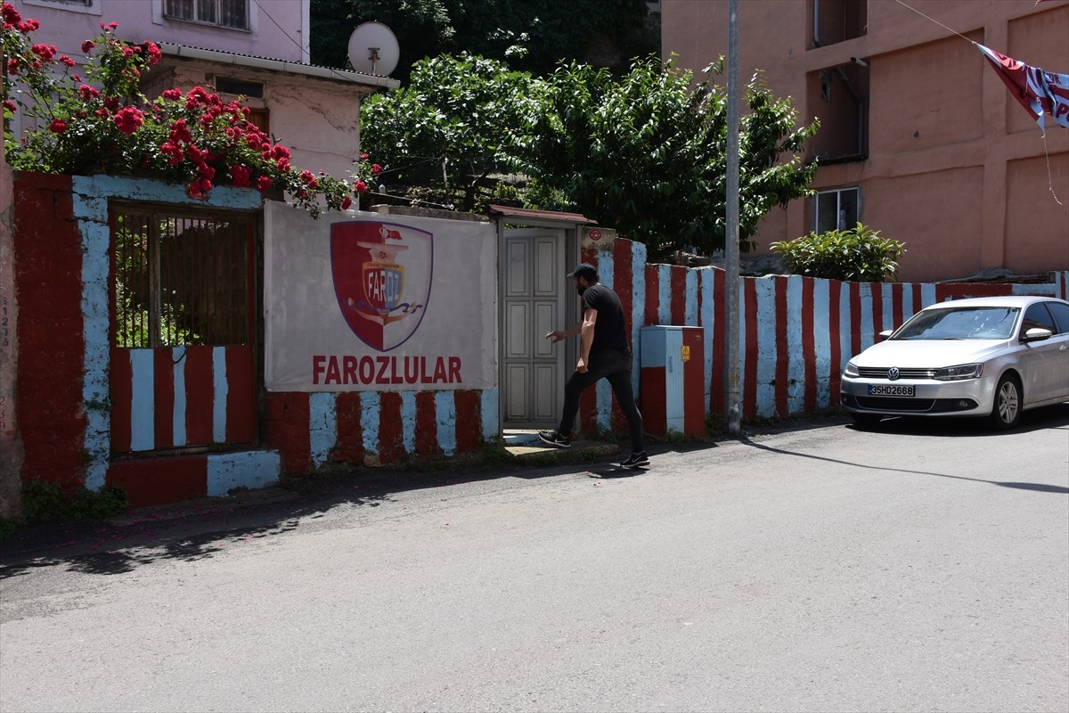 Faroz Mahallesi şampiyonluğun ardından Trabzonspor’un renkleriyle boyandı