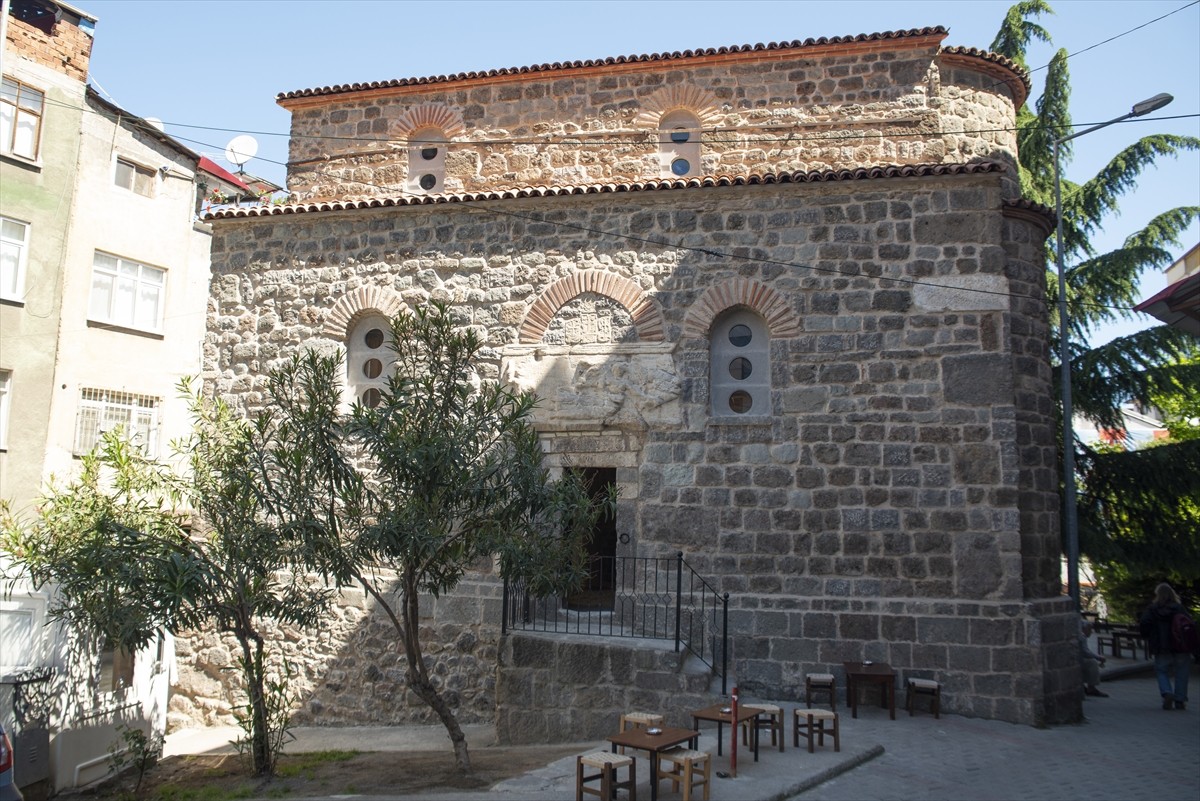 Tarihi Küçük Ayvasıl Kilisesi ilk ziyaretçilerini ağırlıyor