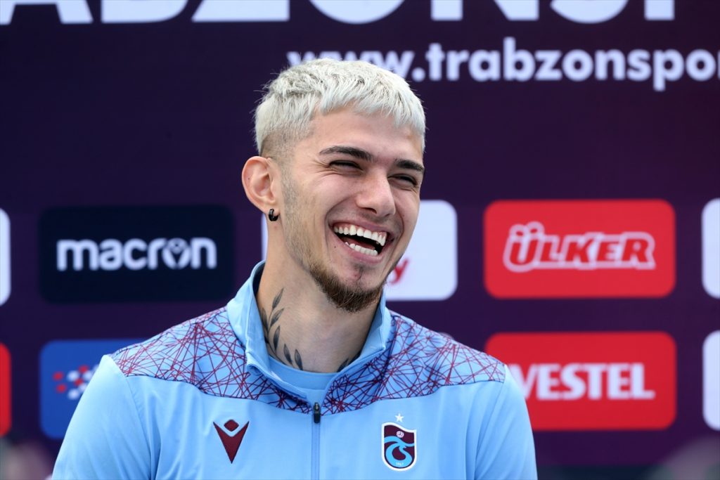 Trabzonsporlu futbolcu Berat Özdemir’den yeni sezon için iddialı açıklamalar: