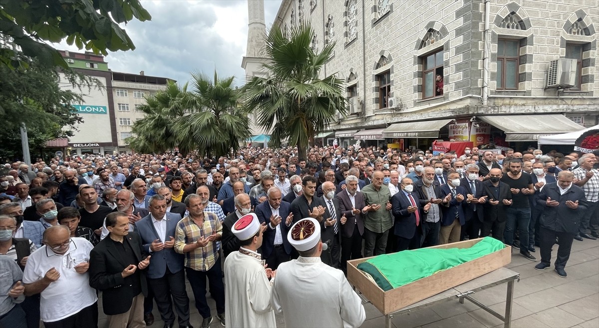 İçişleri Bakanı Soylu’nun kuzeninin cenazesi Trabzon’da defnedildi