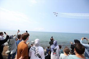 Türk Yıldızları Trabzon’da gösteri uçuşu yaptı