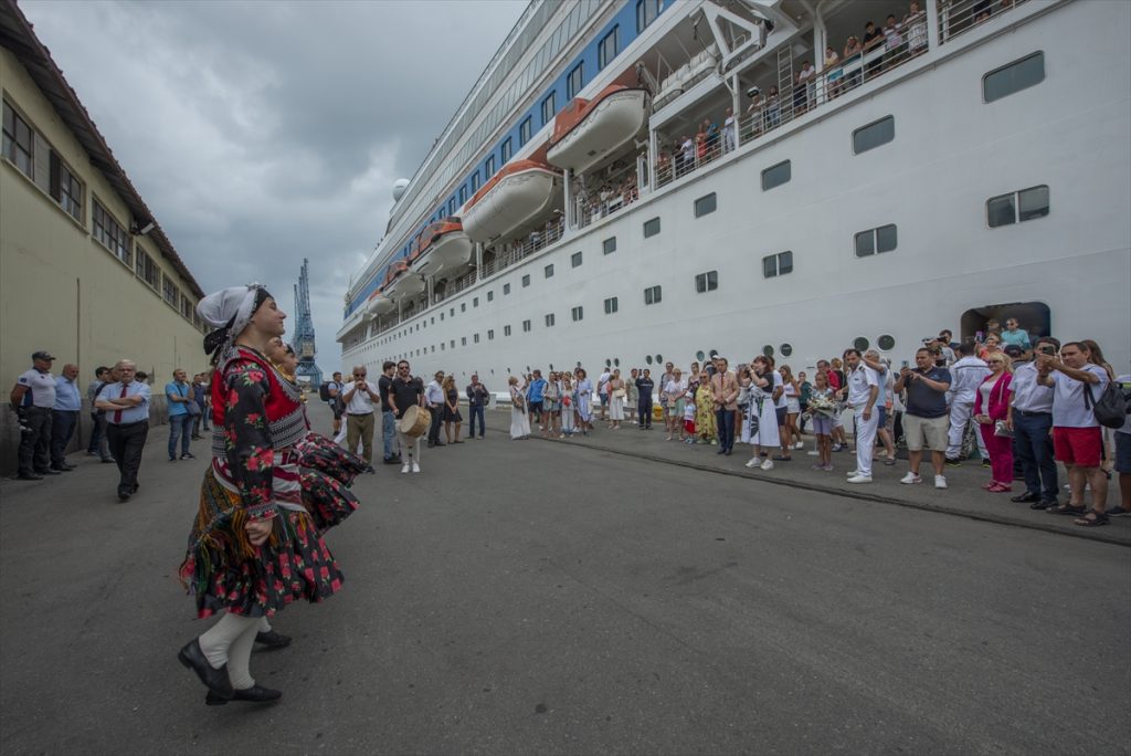 5 yılın ardından ilk kruvaziyer gemi 320 yolcusu ile Trabzon’a geldi