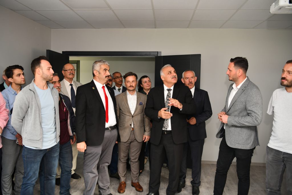 Büyükşehir şehit ailelerini ve gazileri yeni yuvalarına kavuşturuyor