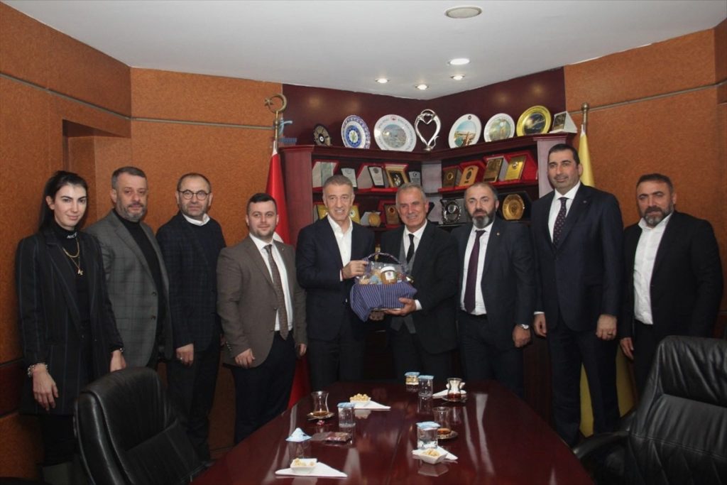 Trabzonspor Kulübü Başkanı Ahmet Ağaoğlu TTB’yi ziyaret etti