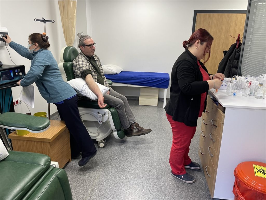 Huzursuz bacak sendromunun etkilerini ozon tedavisiyle yendi