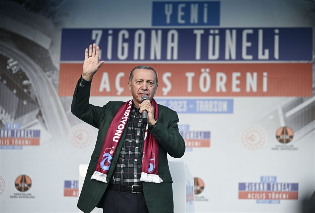 Cumhurbaşkanı Erdoğan, Trabzon Meydan Parkı’nda konuşma yaptı