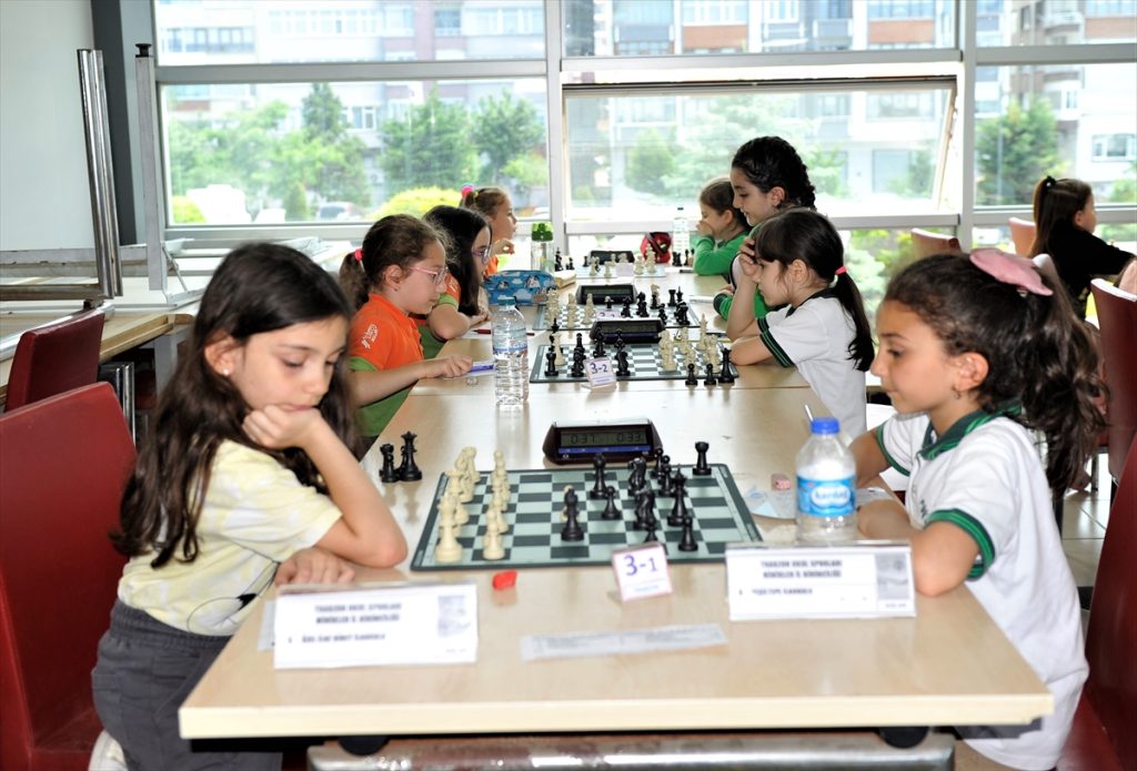 Trabzon’da minikler satranç müsabakaları düzenlendi