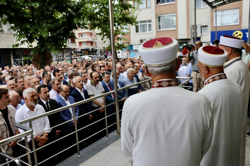 Eski Trabzon milletvekili Muhammet Balta’nın, annesi Trabzon’da toprağa verildi