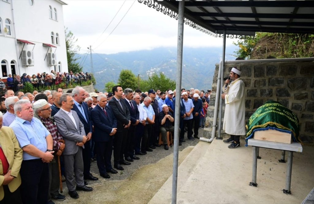 Danışman Yılmaz Kara’nın kardeşi Trabzon’da toprağa verildi
