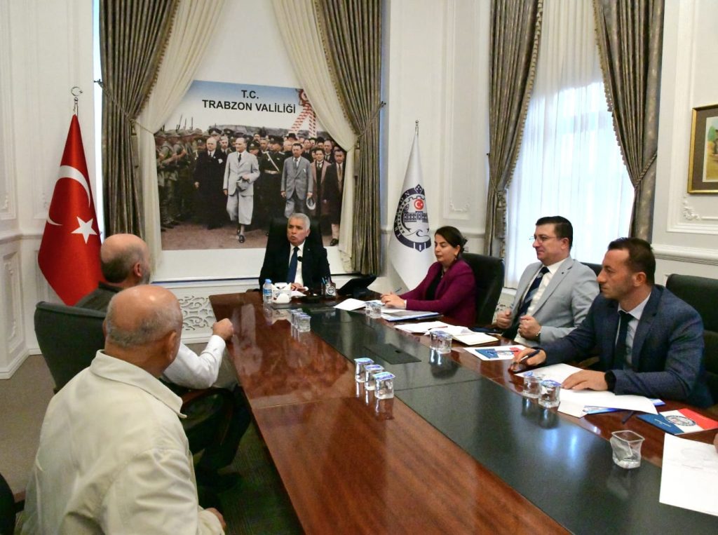 Trabzon Valisi Yıldırım, ‘Halk Günü’ kapsamında vatandaşlarla bir araya geldi