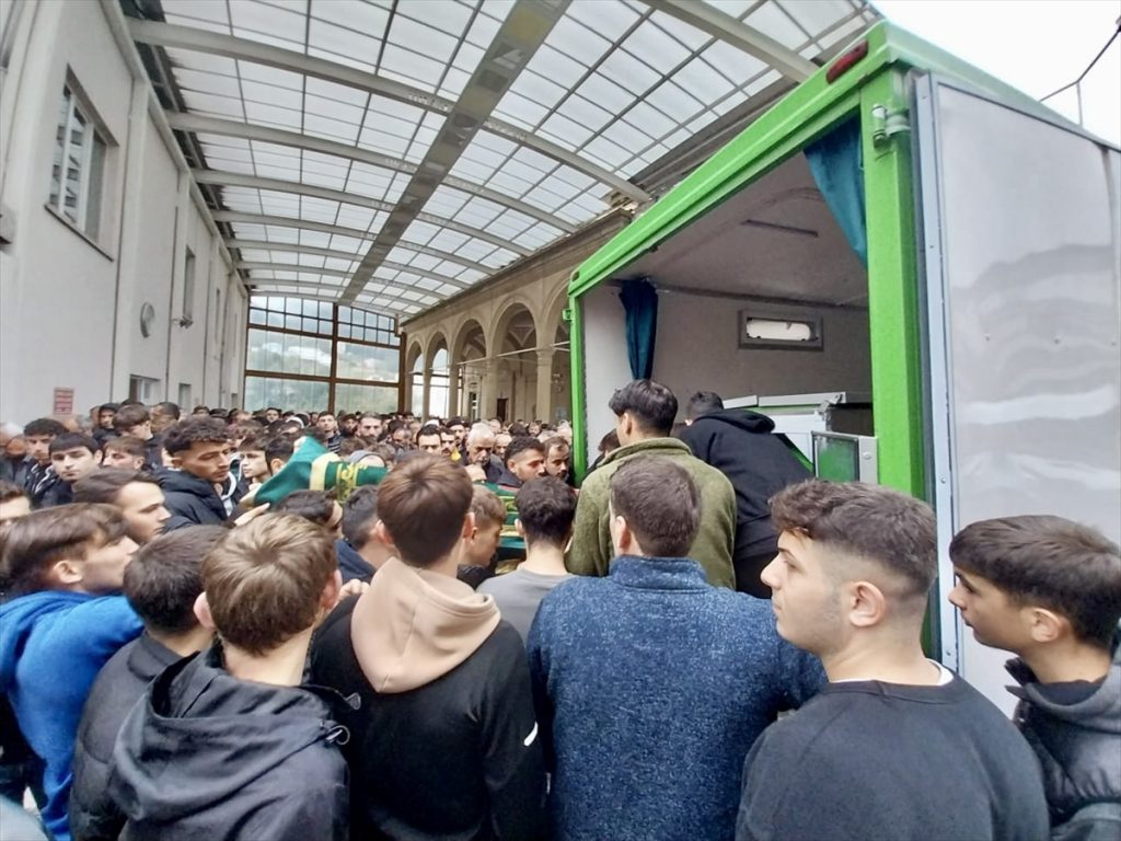 Trabzon’da yaşamını yitiren lise öğrencisinin cenazesi toprağa verildi