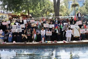 Trabzon’da kadınlar Filistin’e destek için oturma eylemine devam etti