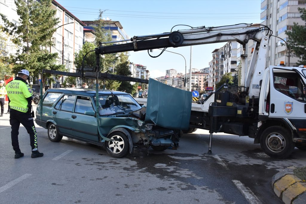 Trabzon’daki trafik kazasında 2 kişi yaralandı