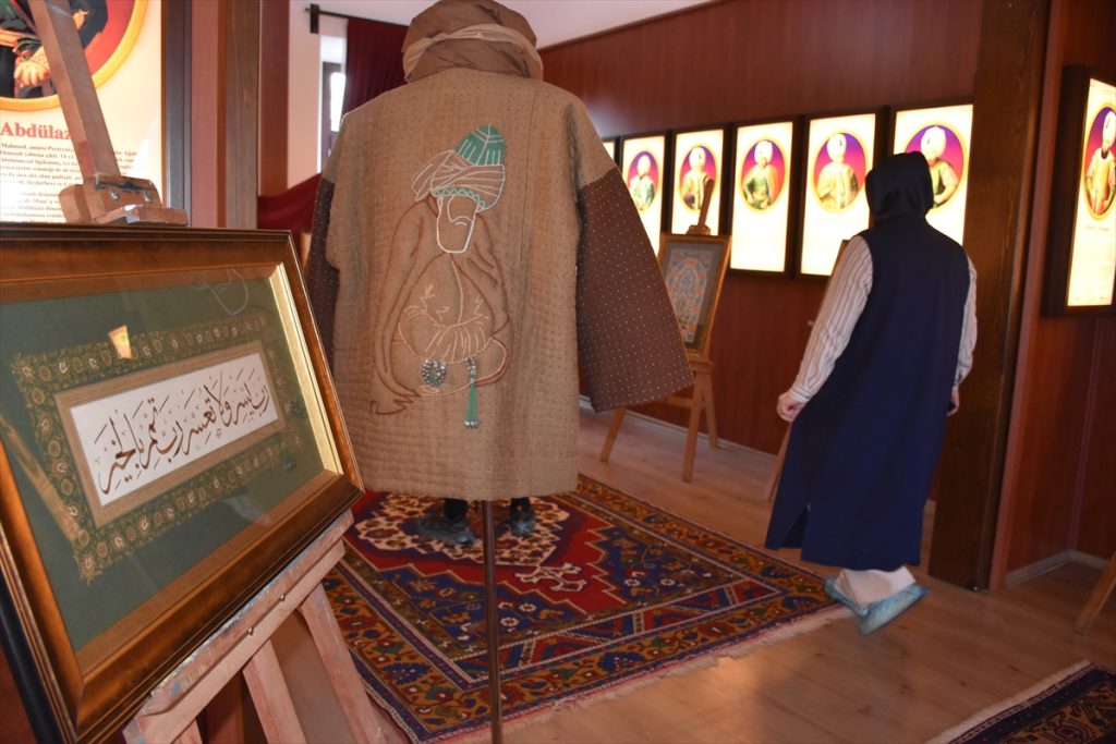 Trabzon’da Mevlana “Dinle Neyden” sergisi ile anıldı