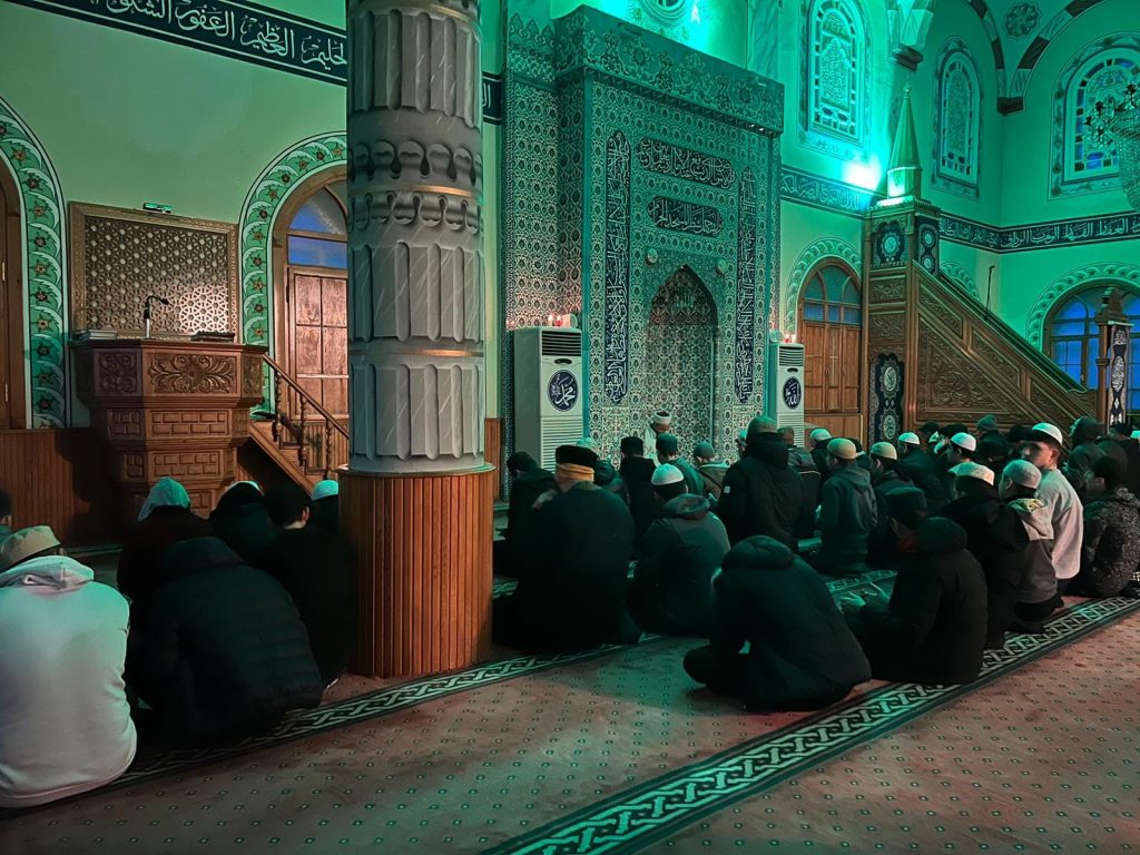 Arsin’de Eller Şehitlerimiz İçin Semaya Açıldı