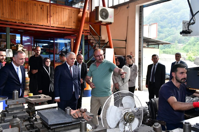Vali Aziz Yıldırım, (SÜRBİSA) Fabrikasını Ziyaret Etti
