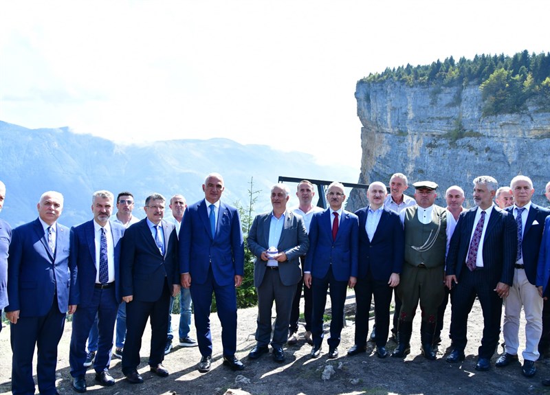 Ulaştırma ve Altyapı Bakanı, Kültür ve Turizm Bakanı, Vali Şahinkaya Doğal Tırmanış Parkur Alanı’nda İncelemelerde Bulundular