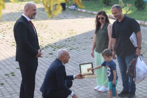 Arsin’de Öğrenciler çikolata ile karşılandı