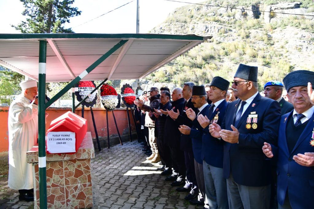 Kıbrıs Gazisi Yusuf Yılmaz Toprağa Verildi