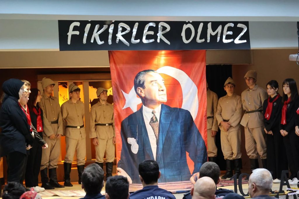 Arsin’de Atatürk’ anma programı düzenlendi