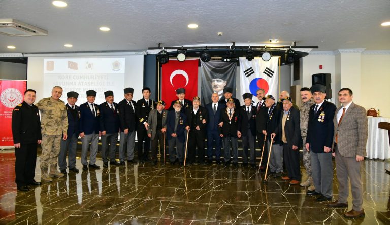 Vali Aziz Yıldırım, Kore Gazileri Onuruna Düzenlenen Yemekte Gazilerle Bir Araya Geldi