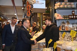 Başkan Genç Kadınlar Hali’ni Ziyaret Etti