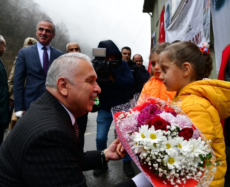 Vali Yıldırım “Eğitime ve Öğrencilere Destek Programı’na katıldı