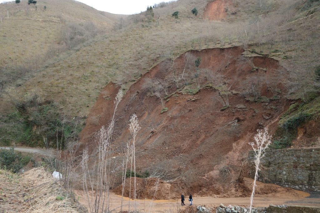 Başkan Bilgin, heyelan bölgesinde incelemelerde bulundu