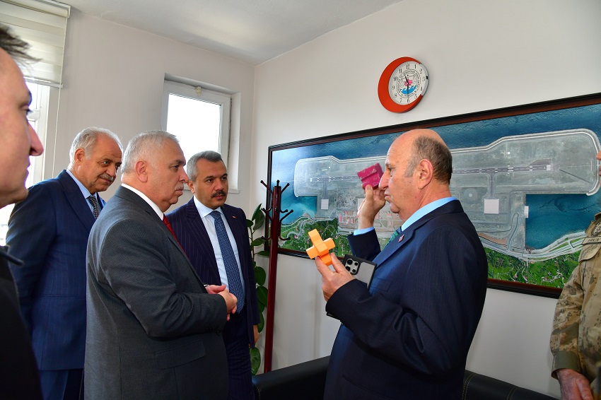 Vali Aziz Yıldırım’dan Ulaştırma ve Altyapı Bakanlığı 11. Bölge Müdürlüğüne Ziyaret