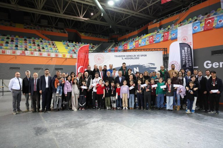 Satranç Turnuvası’nda Dereceye Girenler Ödüllendirildi