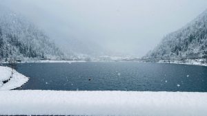 Uzungöl kış beyazına büründü