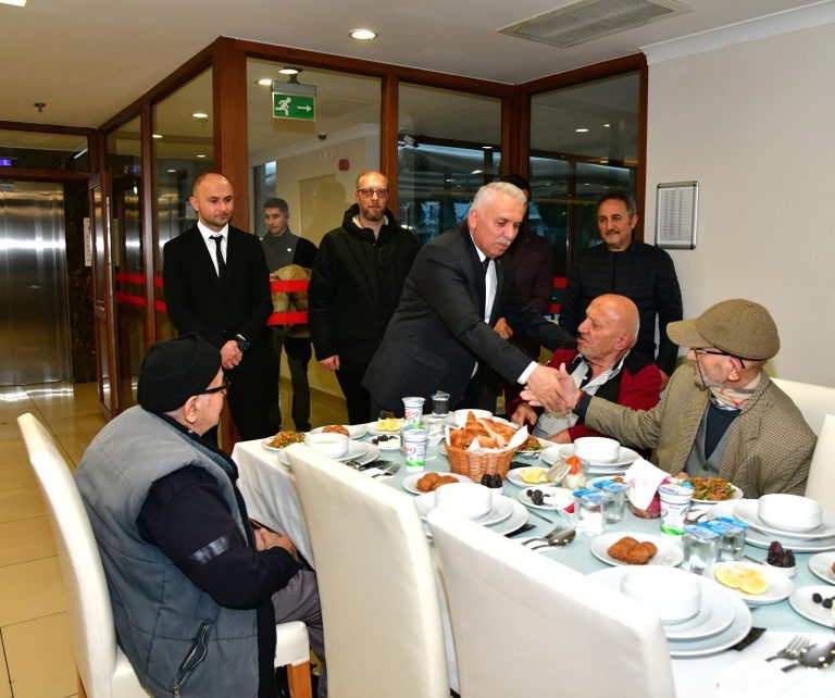 Vali Yıldırım, Huzurevi Sakinleriyle Oruç Açtı