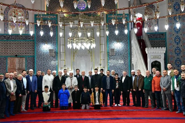Ramazan Bayramı, Trabzon’un tüm camilerinde büyük bir coşkuyla karşılandı
