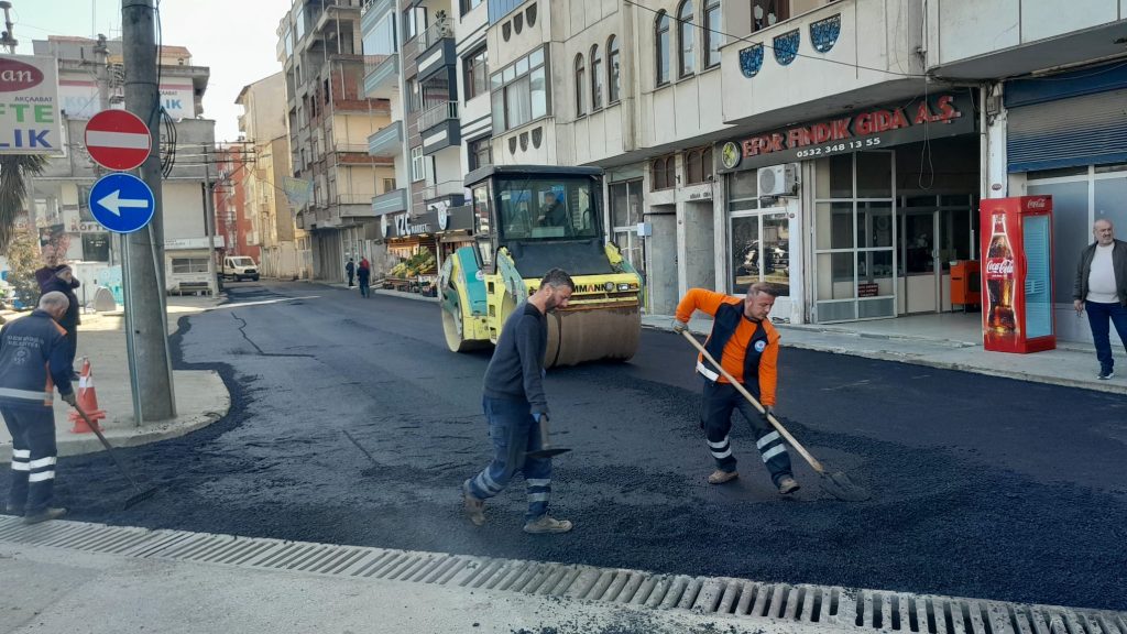 Büyükşehir’in Yol Mesaisi Devam Ediyor