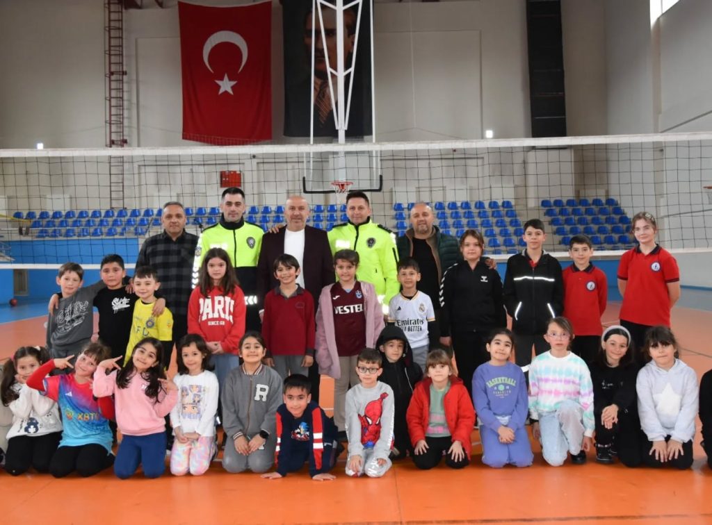 Polislerimizle minik yavrular bir araya geldi