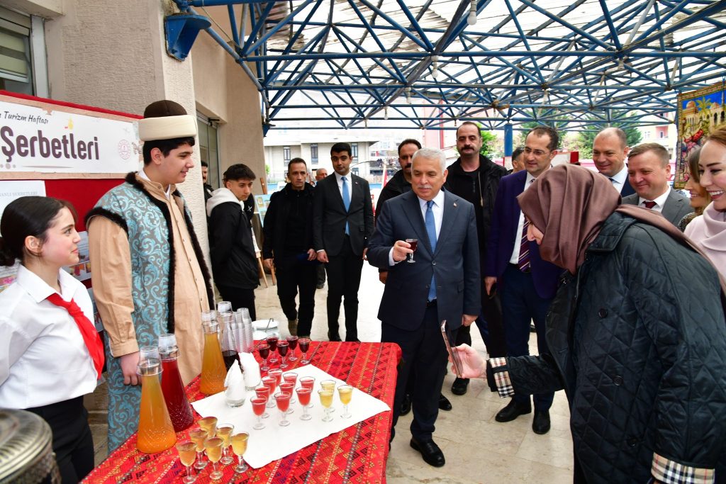 Vali Aziz Yıldırım Turizm Haftası Etkinliğine Katıldı