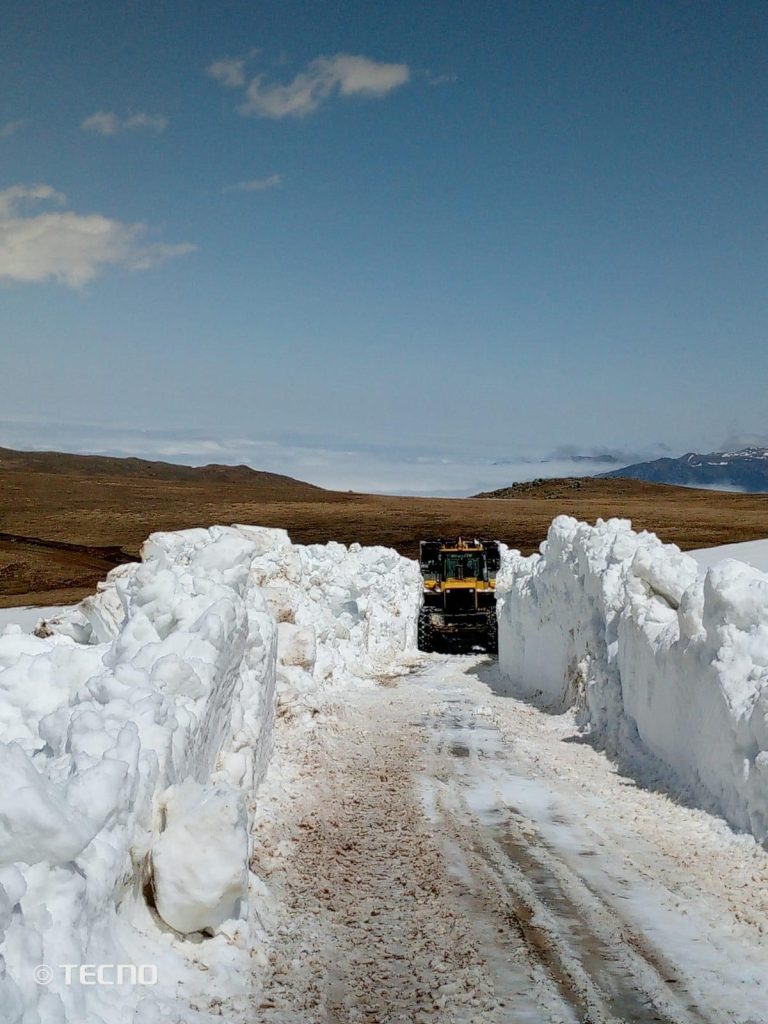 Büyükşehir’den 3 Bin 200 Rakımda Karla Mücadele