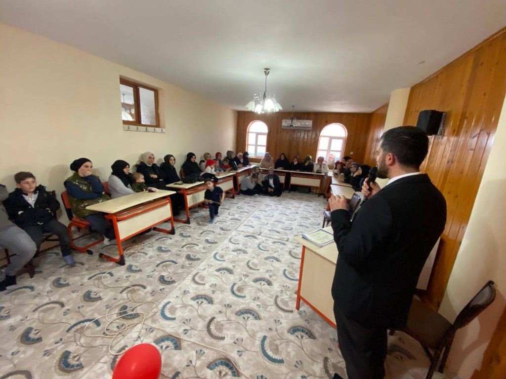 Fatih Mahallesi Meydan Kur’an Kursu’nda Kur’an’a Geçiş Sevinci