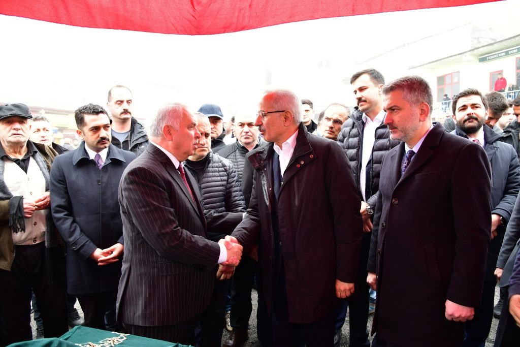 Vali Yıldırım’dan Bakan Uraloğlu’na Taziye Ziyareti