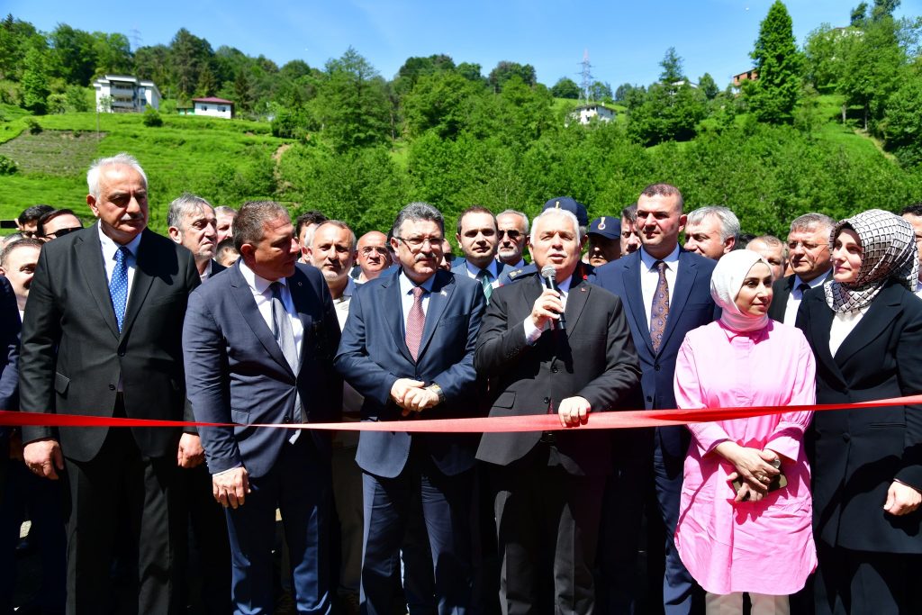 Trabzon Valisi Aziz Yıldırım, Hayrat Rafting Parkurunun Açılışına Katıldı