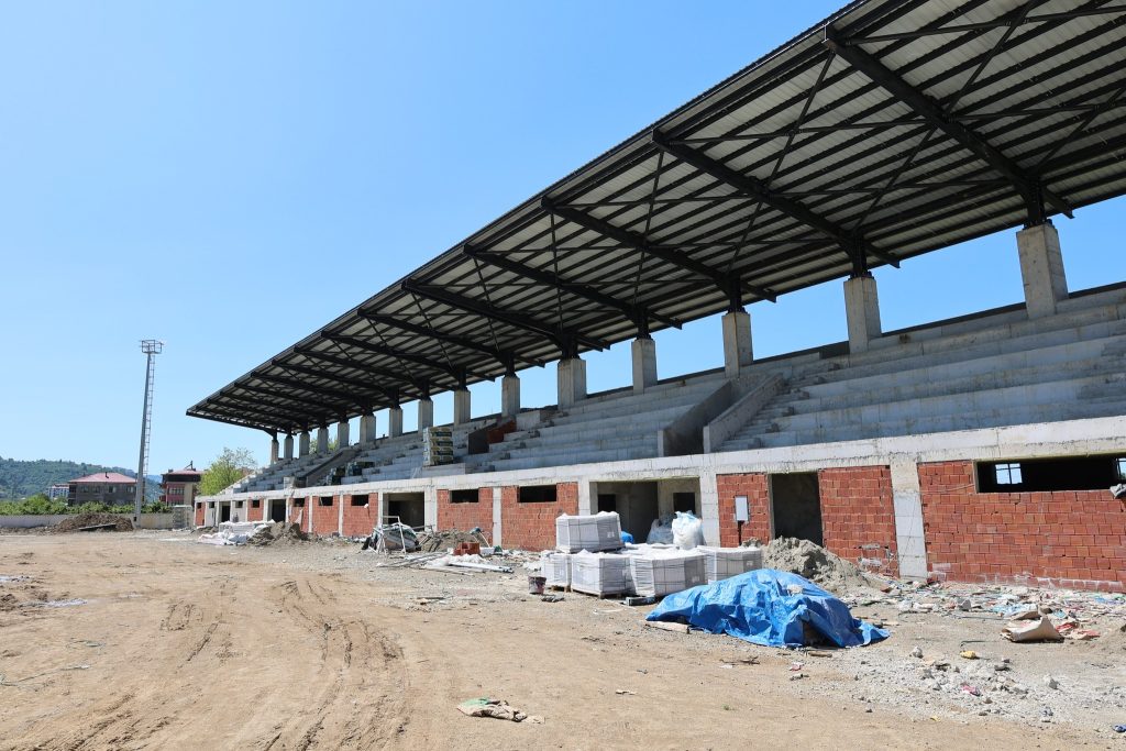 Arsin İlçe Stadı ve Kapalı Spor Salonunda İncelemeler