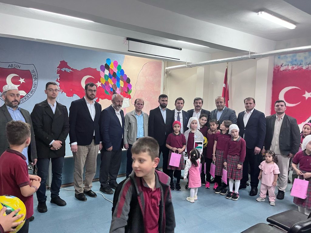 Yeşilyalı İbni Sina İlkokulu’nda 7-10 Yaş Kur’an Kursu Yıl Sonu Programı Coşkuyla Gerçekleştirildi