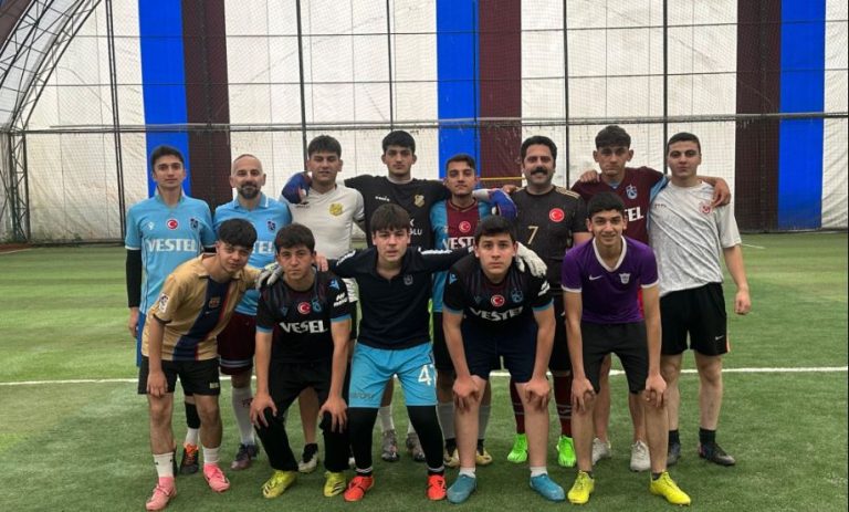 Yeşilay Kulübü Öğrencileri Halı Saha Maçında Buluştu