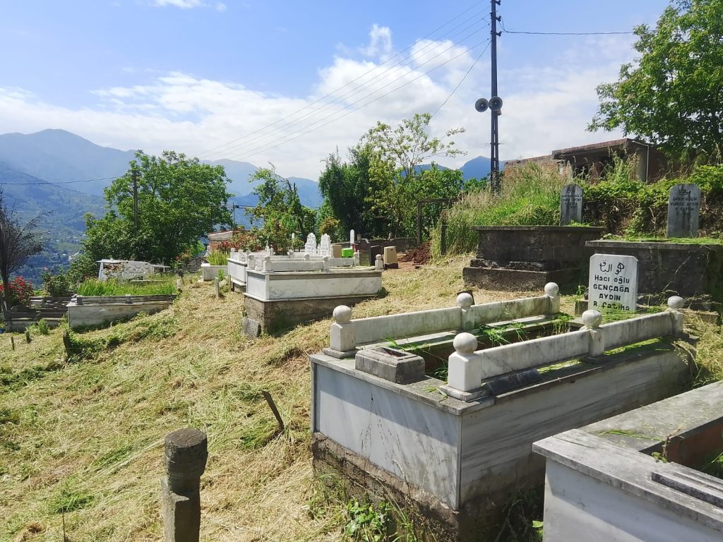 Büyükşehir Ekipleri, Mezarlıklarda Bayram Hazırlıklarını Tamamladı