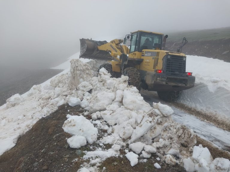 Yayla Yollarında Karla Mücadele Sürüyor