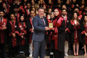 Başkan Genç, Hukuk Fakültesi Mezunlarına Tavsiyelerde Bulundu