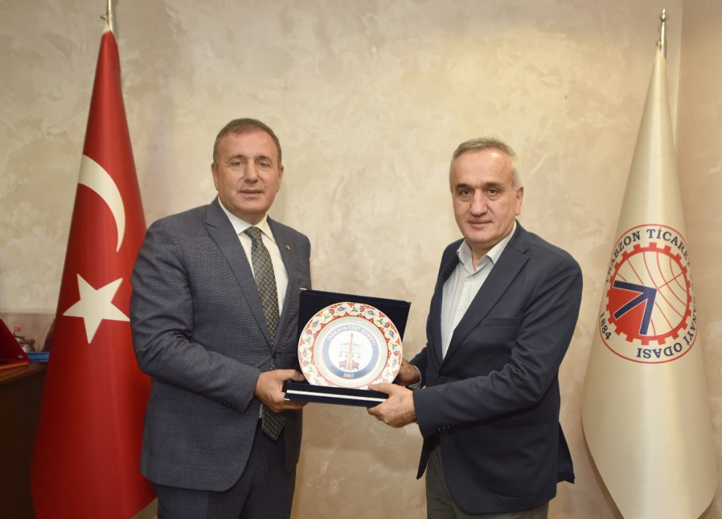 Trabzon Kent Konseyi’nden TTSO’ya teşekkür plaketi