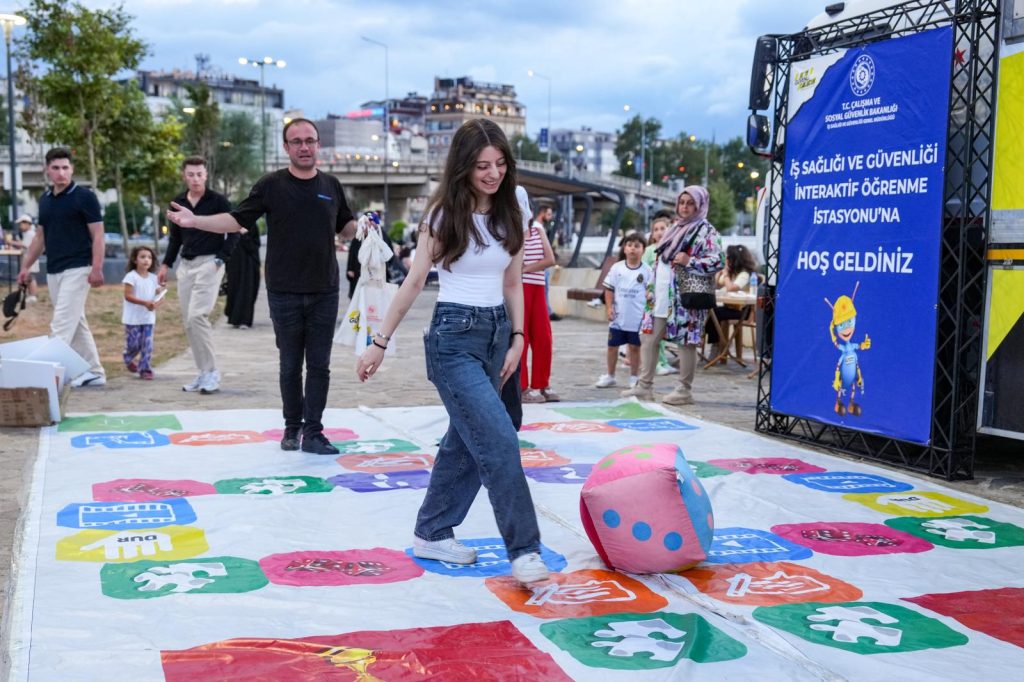“İş’te Güvenli Gelecek Tırı”na Trabzon’da Yoğun İlgi