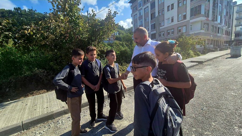 Başkan Bilgin, Mahallelerdeki Çalışmaları Yerinde İnceledi ve Vatandaşlarla Buluştu