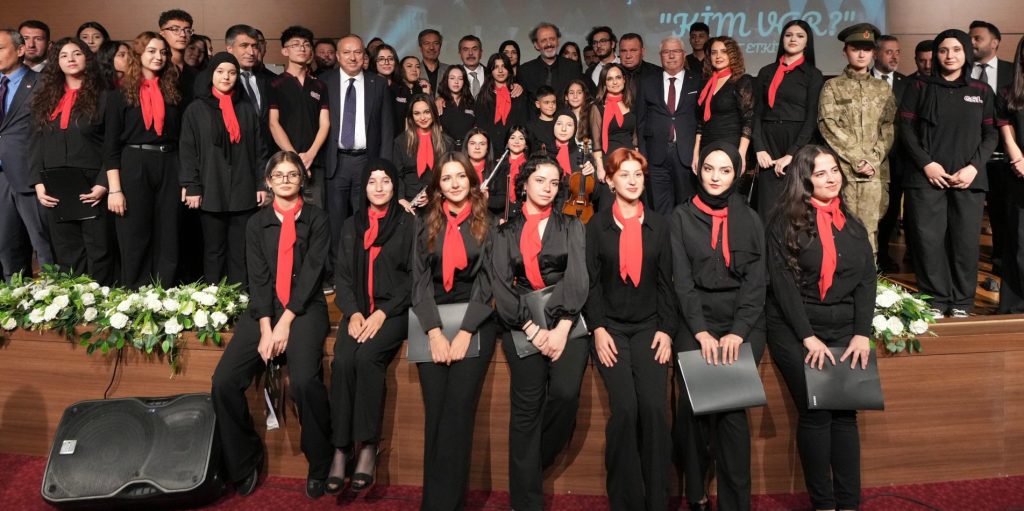 Bakan Tekin, Nevşehir’de “Kim Var” Sanat Etkinliğine Katıldı